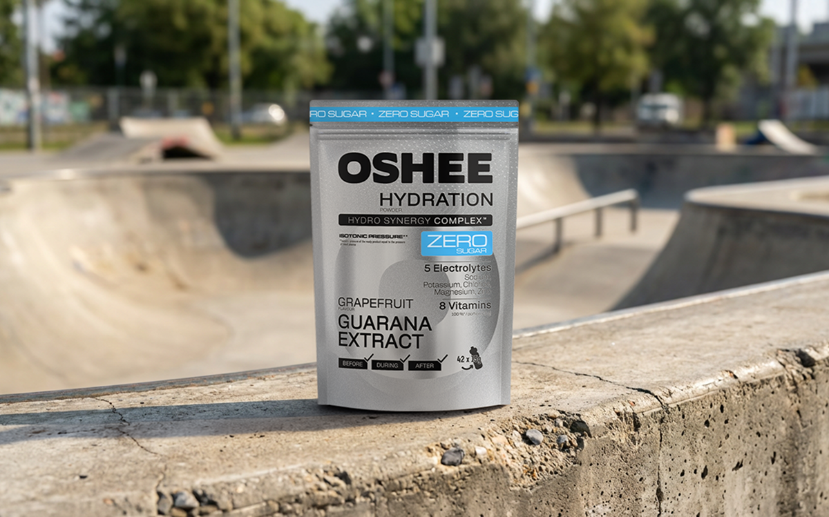 oshee grejpfrut guarana zero na tle parku skateboardowego